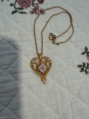 Avon Gold Heart Pendant Necklace with Pink Rose and Pearls